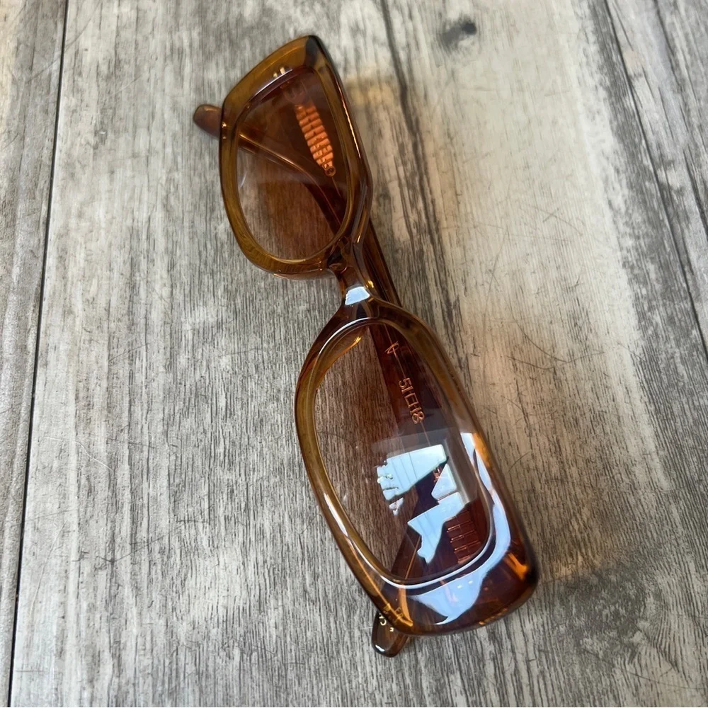 Lello the Label the Jane Sunglasses in Honey